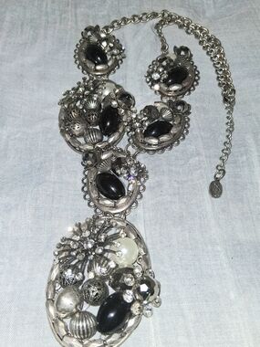 Source Unknown Silver-Tone Necklace with Black Cabochons and Clear Crystals